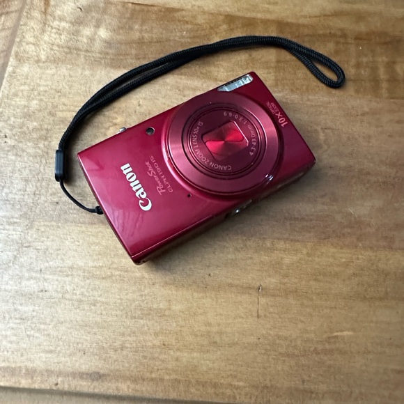 Canon PowerShot ELPH Series Compact Digital Camera - Red - Picture 4 of 8